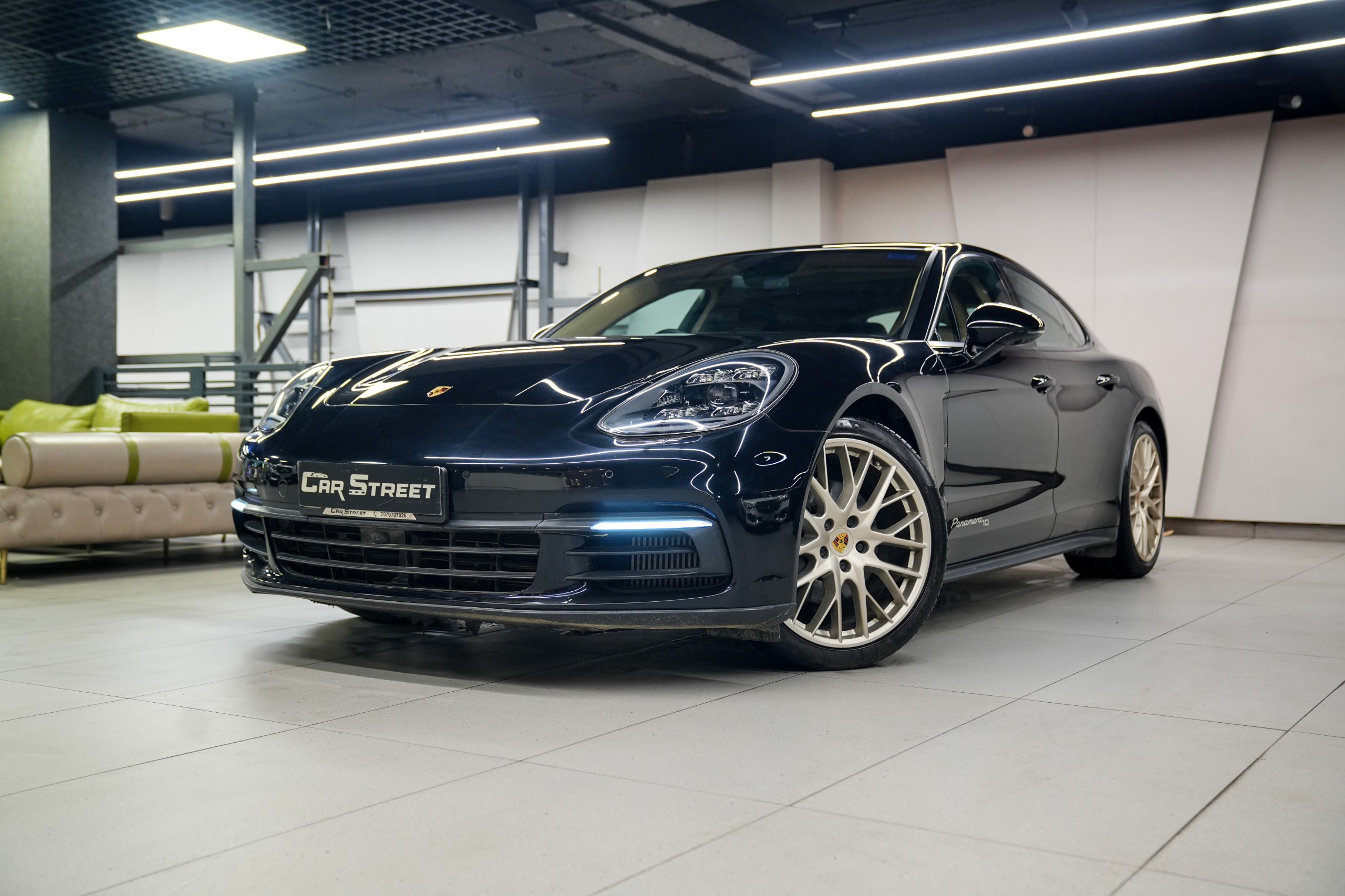 Porsche Panamera 4